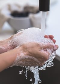 person-washing-his-hand-545014.jpg